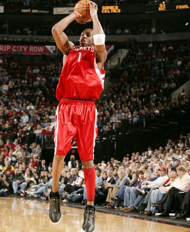 解说：太阳对内线的攻击非常凶 进攻真的很不错 处理球很果断流畅（解说：太阳猛攻内线火力十足，进攻出色，处理球果断流畅）