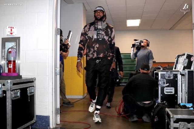 洲际杯半场：克77破门，鲁伊斯进球被吹，巴黎1-0弗拉门戈（洲际杯半场战报：克77先拔头筹，鲁伊斯进球被判无效，巴黎暂1-0领先弗拉门戈）