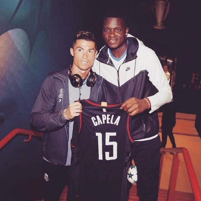 小克鲁伊夫：因女儿患癌辞去巴萨总监；中国执教的三年很愉快（小克鲁伊夫：为陪患癌女儿辞去巴萨总监，称在中国执教三年颇为愉快）