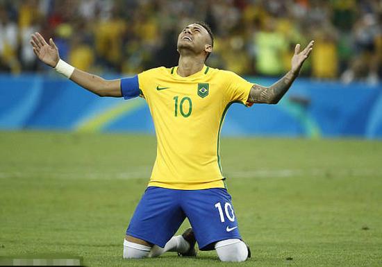 凯尔特人半场三分球表现不佳，命中率仅27.8%（凯尔特人半场外线失准，三分命中率仅27.8%）