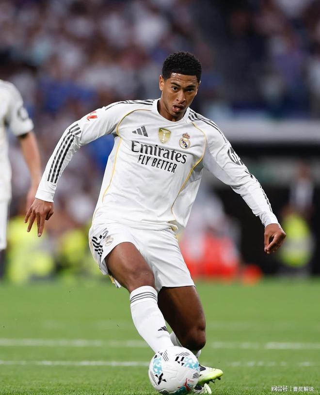 莱万西甲生涯进74球，同期单一联赛进球数仅次于哈兰德和凯恩（莱万西甲生涯已斩获74球，同期单一联赛进球仅逊哈兰德与凯恩）