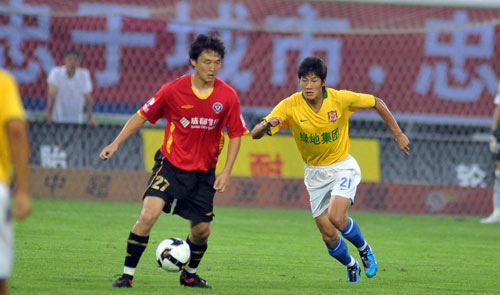 乔纳森-戴维：我可以踢任何位置；一直在训练后进行加练（乔纳森-戴维：位置不设限，训练后我总会加练）