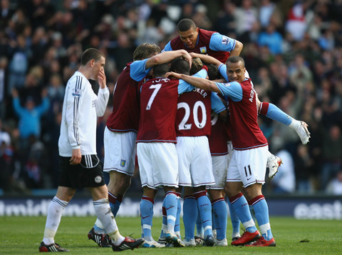 雷迪克：我们的防守轮转会越来越好 节末关键时段防守表现糟糕（雷迪克：防守轮转会持续改进，但节末关键时段的防守发挥不佳）