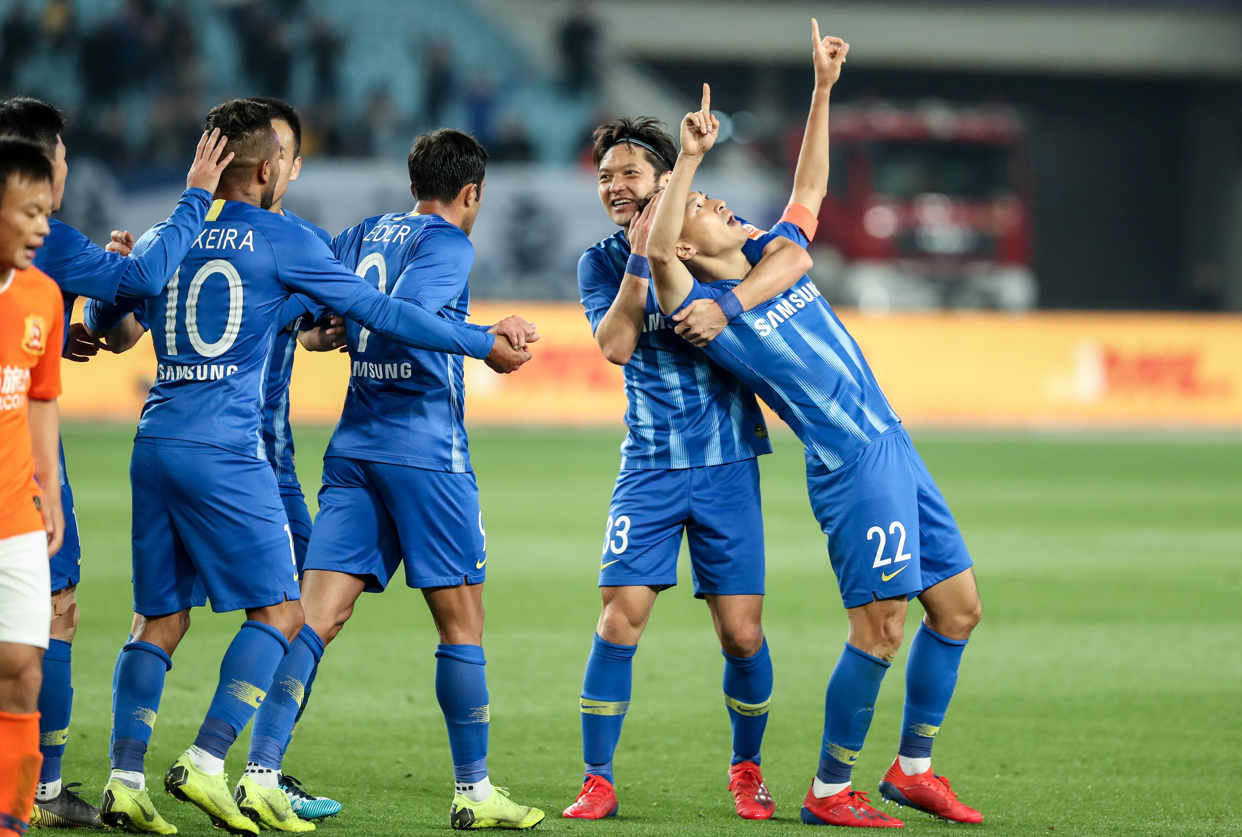 法媒：罗马已与切尔西就租借迪萨西展开谈判，球员愿意加盟（法媒：罗马与切尔西就迪萨西租借展开谈判，球员已表态愿意加盟）