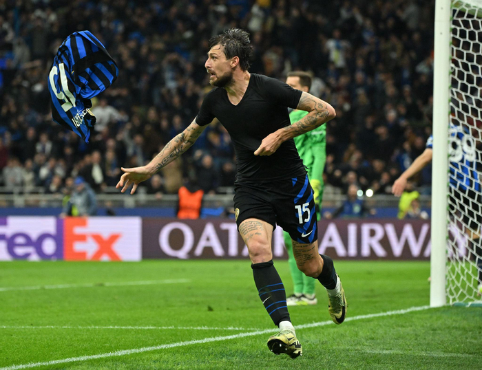 曼联客战水晶宫首发：芒特先发B费领衔，库尼亚伤缺（曼联客场战水晶宫首发出炉：芒特入选首发，B费压阵，库尼亚因伤缺席）