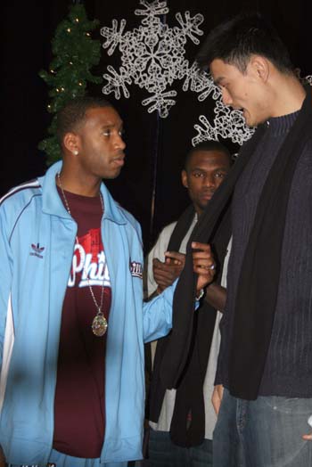 失去双腿的他，每一步都跑出了“不认命”的劲儿！（失去双腿后，他用每一步跑出不向命运低头的力量！）