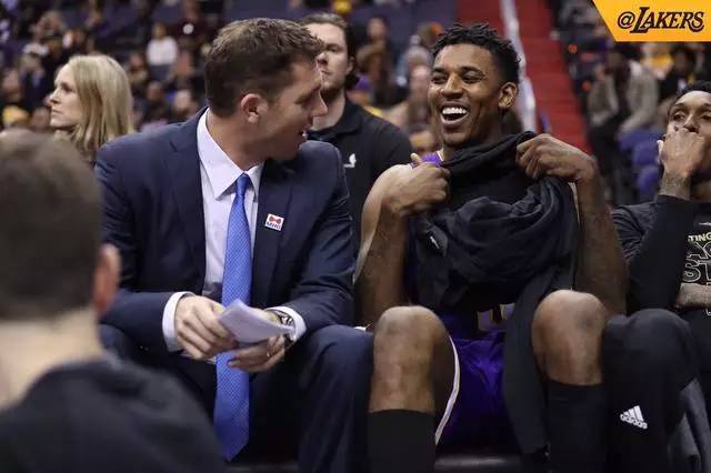 本泽马：姆巴佩需在重要时刻肩负使命，我不会在明年退役（本泽马：盼姆巴佩关键时刻挺身担当，否认明年退役）