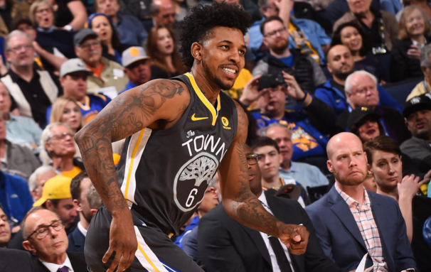 湖人官方：里夫斯遭遇左小腿轻微拉伤，将于1周后复查（湖人官方通报：里夫斯左小腿轻度拉伤，预计一周后复查）