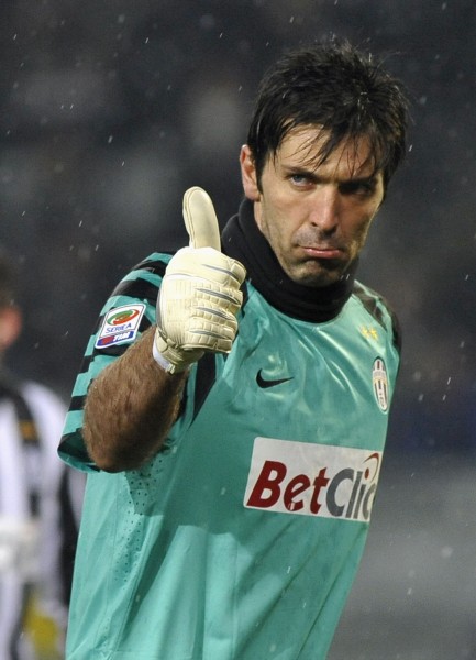 英超球员专访：凯恩谈状态与目标,（专访凯恩：聊英超近况与赛季目标）