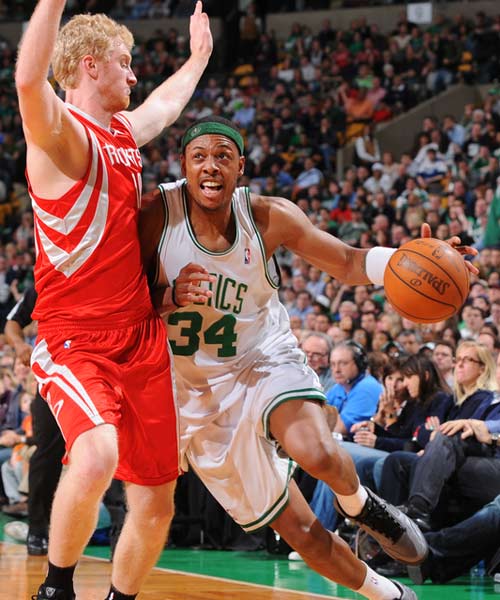 英超前瞻：布莱顿主场不败，小蜜蜂状态火热近5战4胜1负（英超前瞻：布莱顿主场延续不败，布伦特福德近5战4胜1负势头正猛）